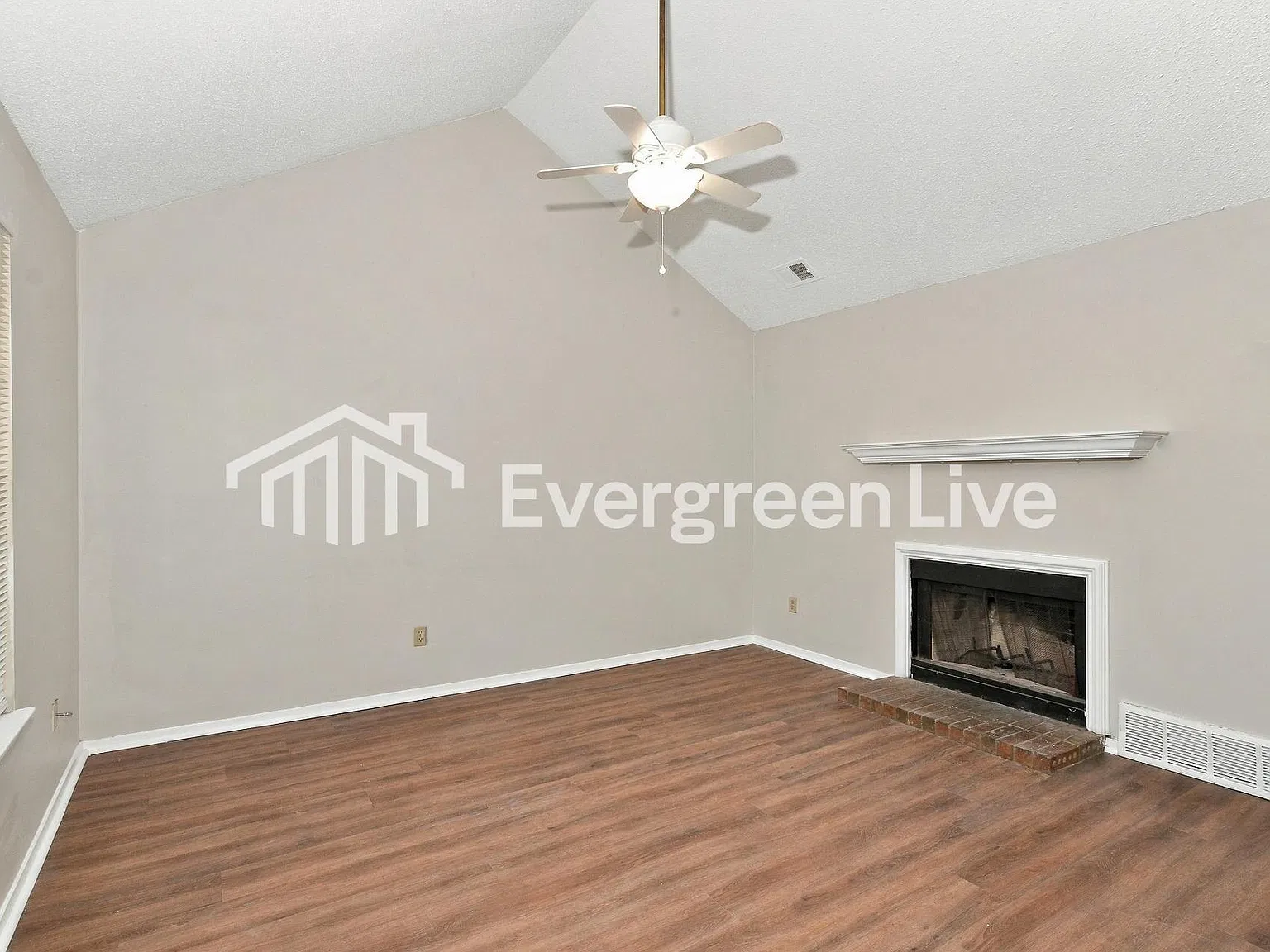 3 bed, 2.0 bath, 1077 sqft, $1,245 — Photo 2