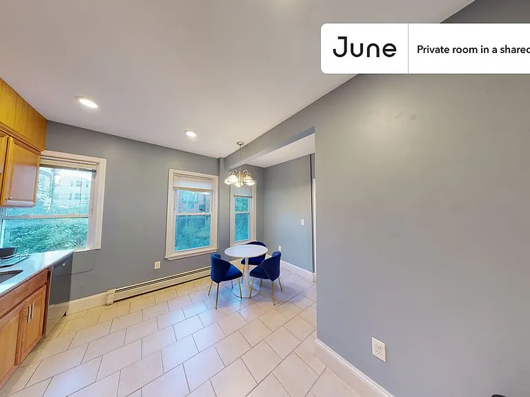 21 Rossmore St #A — Photo 5