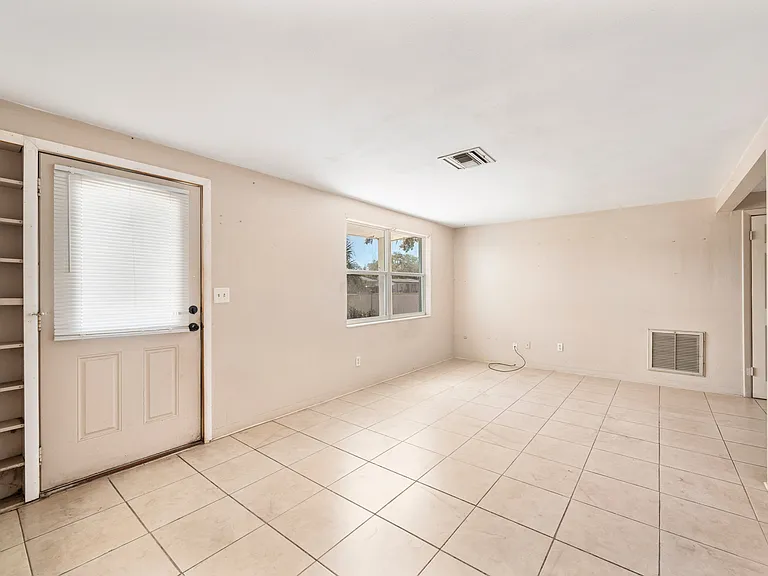 4719 Blossom Dr — Photo 5