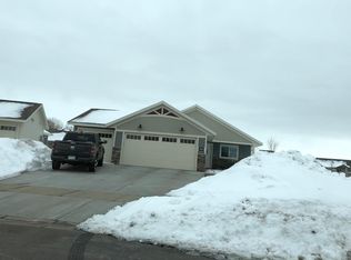 1822 Ladbrook Ln, Saint Cloud, MN 56303