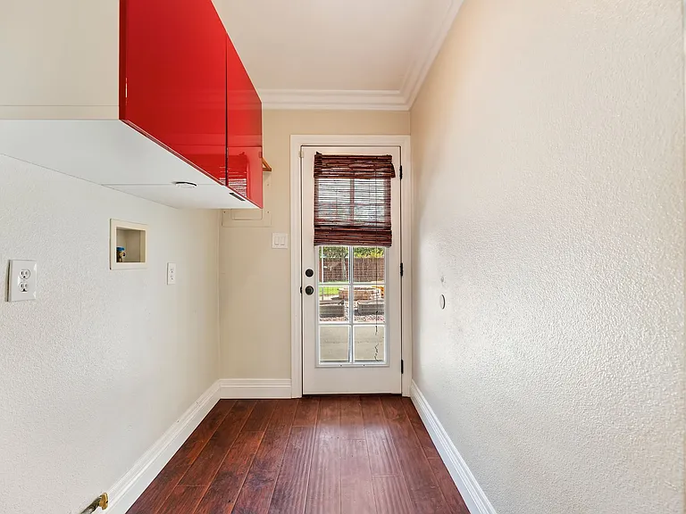 4570 Emerson St — Photo 33