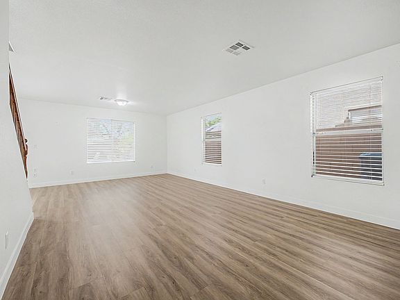 4th image of 10547 Lilac Tree Ave