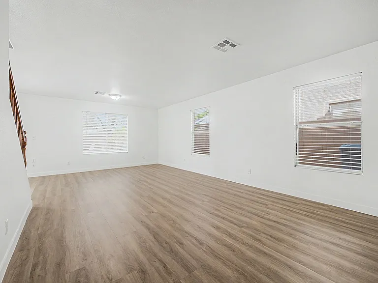 10547 Lilac Tree Ave — Photo 4
