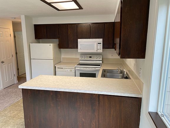 3rd image of 3075-3095 NE 7th Ct #3085