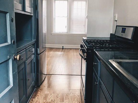 3rd image of 4330 N Hermitage Ave #1811