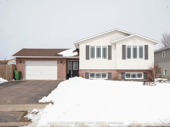 11 Morning Star St, Petawawa, ON K8H 0A3