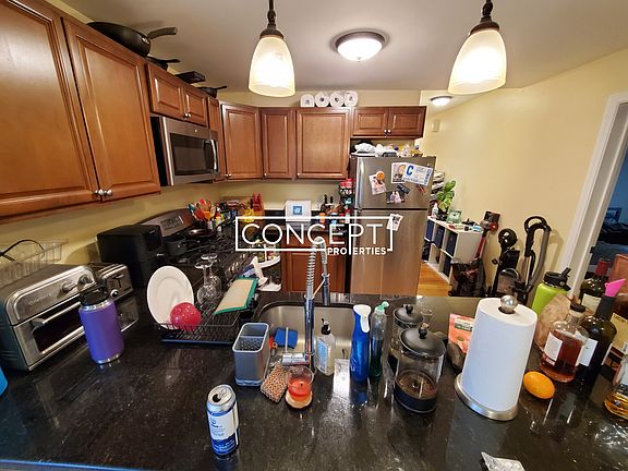 2nd image of 16 Silvey Pl #161