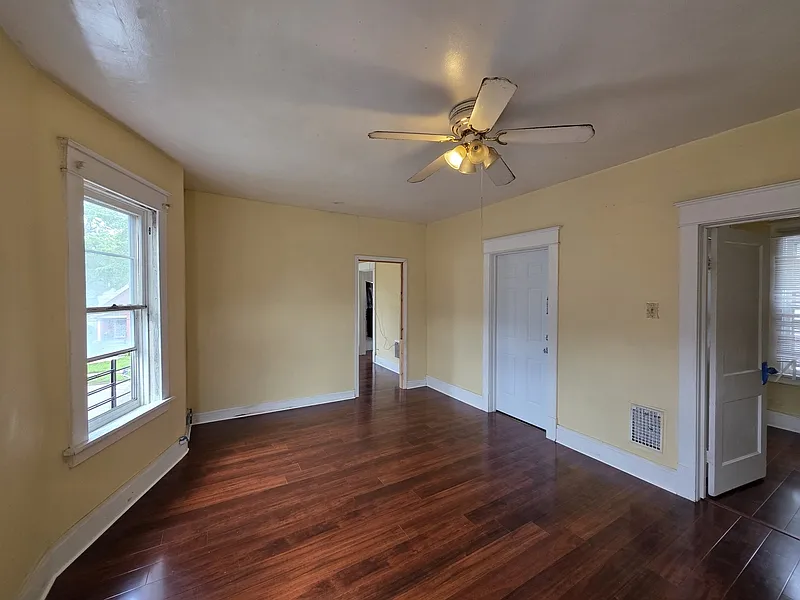 3 bed, 1.0 bath, 1100 sqft, $1,250 — Photo 4