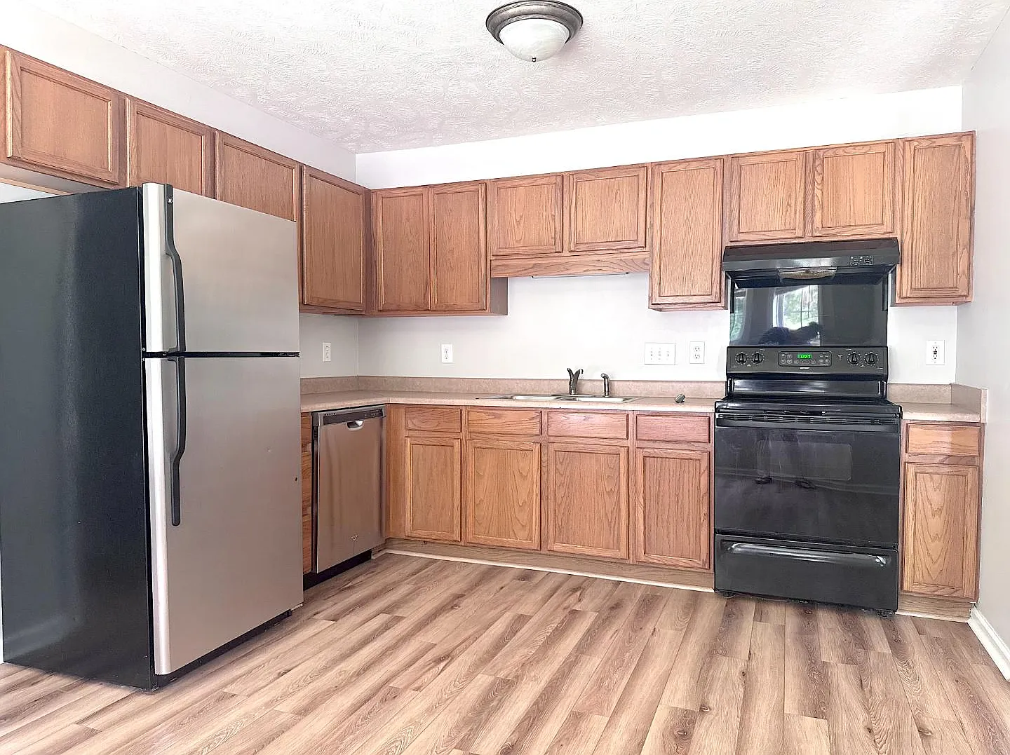 206 Van Buren Dr — Photo 3