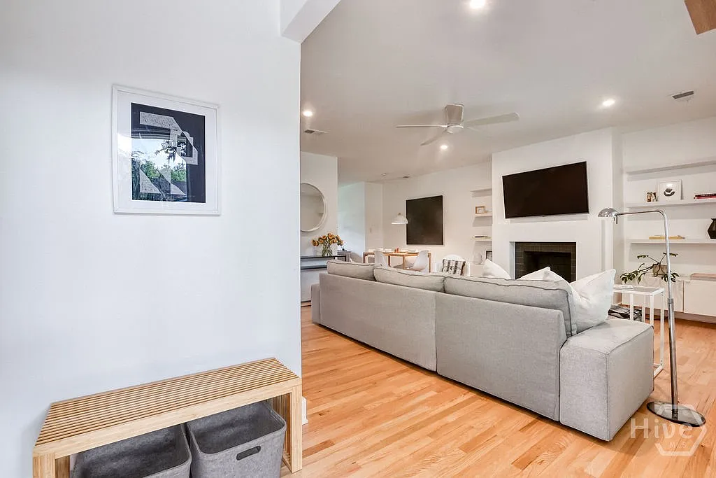2 bed, 1.0 bath, 1022 sqft, $2,400 — Photo 4