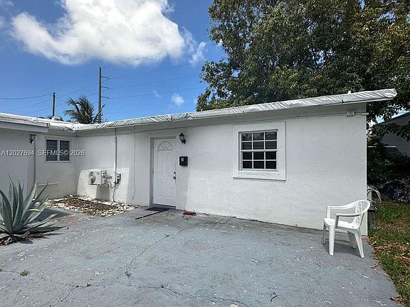 4th image of 685 SW 7th Ter