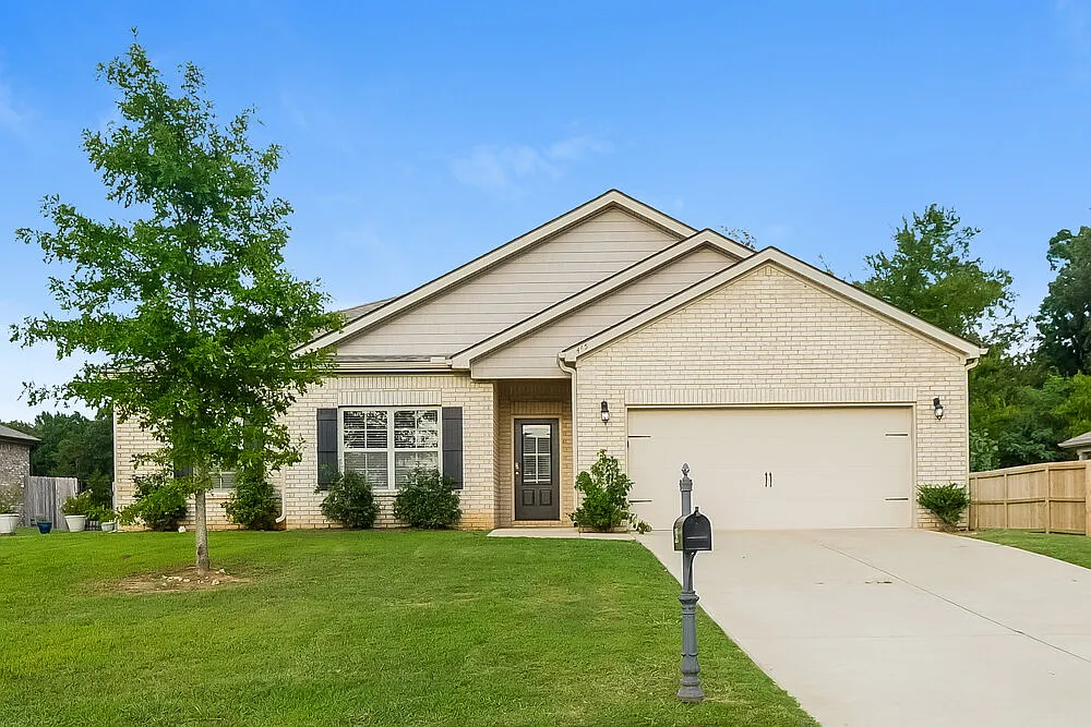 4 bed, 2.0 bath, 1999 sqft, $2,065 — Photo 1