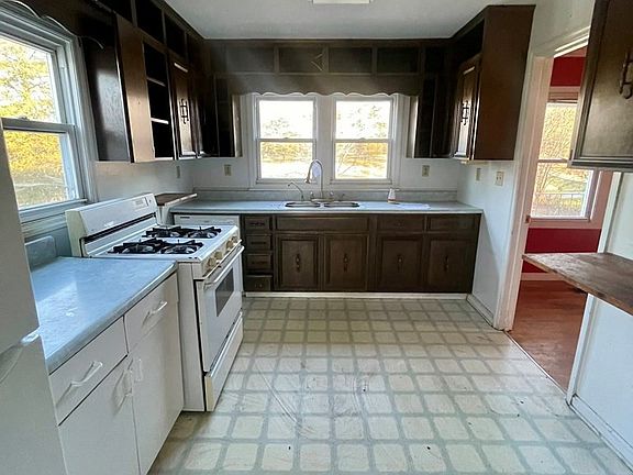 2nd image of 335 Blockhouse Rd