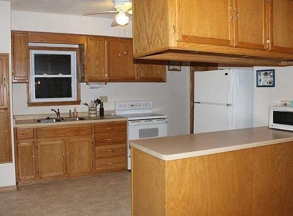 5th image of 828 Silver Lake St