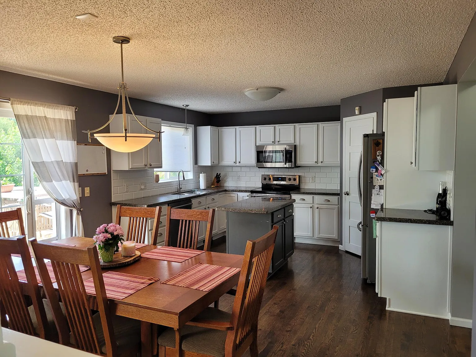 4 bed, 3.5 bath, 2700 sqft, $3,175 — Photo 3