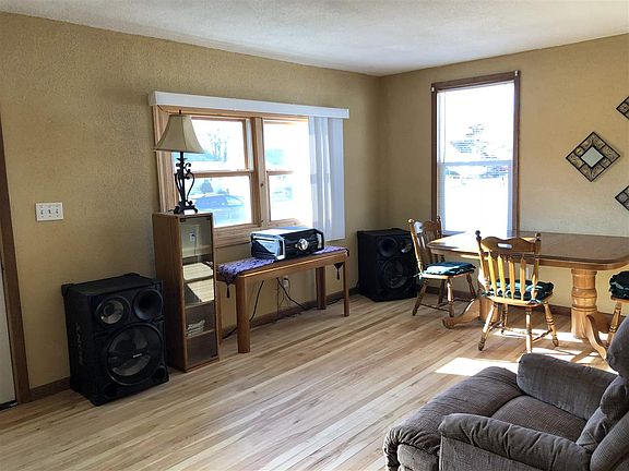 4th image of 812 E Renrose Ave