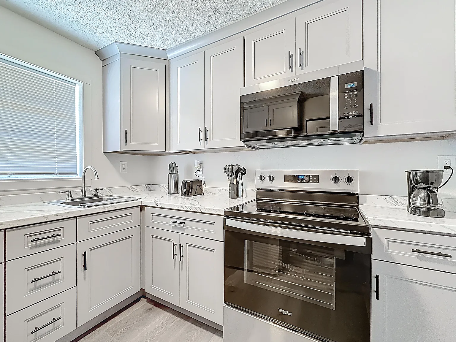 4 bed, 2.0 bath, 1200 sqft, $1,183 — Photo 3