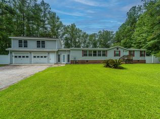 32 Lightsey Quarters Ln, Cottageville, SC 29435