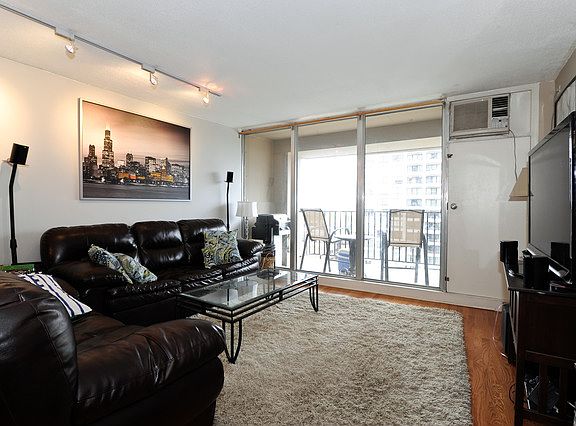 3rd image of 1960 N Lincoln Park W #U68