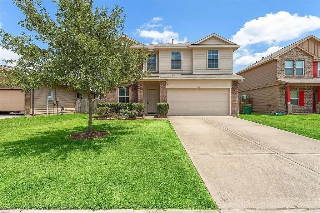 4 bed, 2.5 bath, 2504 sqft, $2,150 — Photo 1