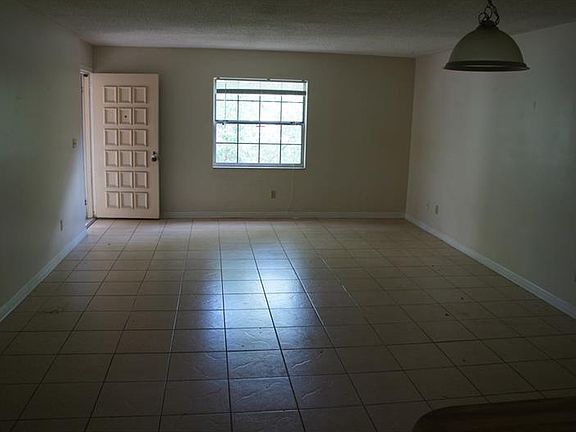 4th image of 643 W Oak Terrace Dr Building 2