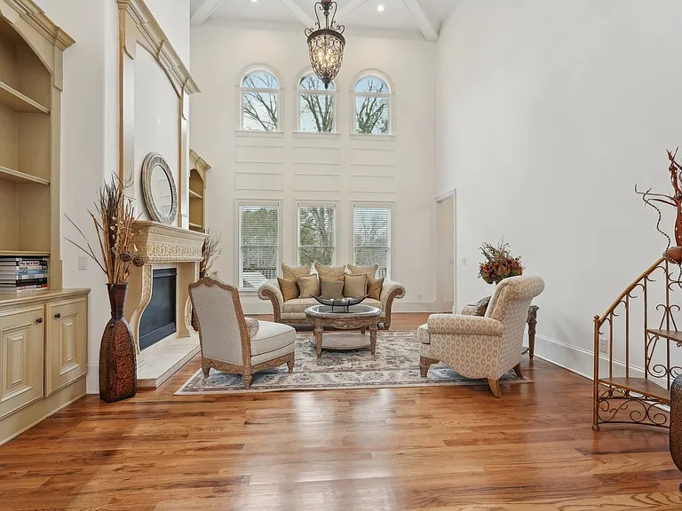 343 Summer Garden Dr — Photo 14