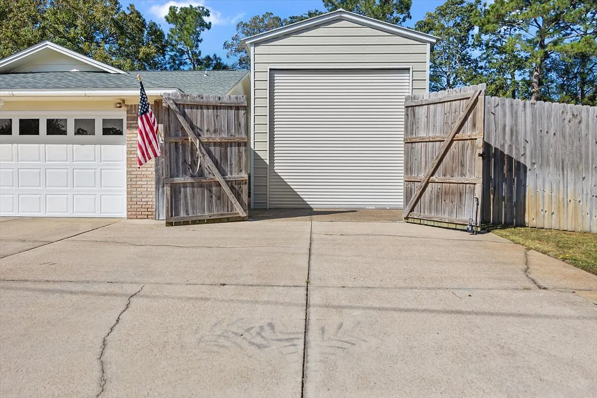 Building Photo - 1041 Quail Hollow Dr