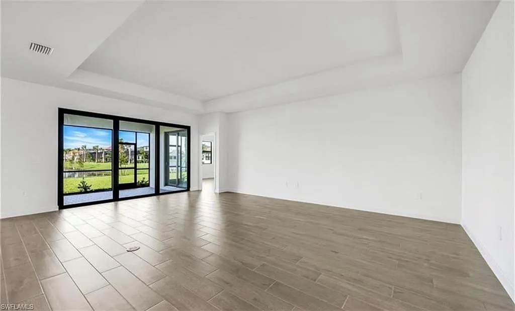 3 bed, 3.0 bath, 2434 sqft, $4,000 — Photo 3
