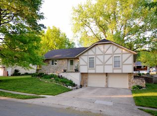 3813 NE Beechwood Dr, Lees Summit, MO 64064