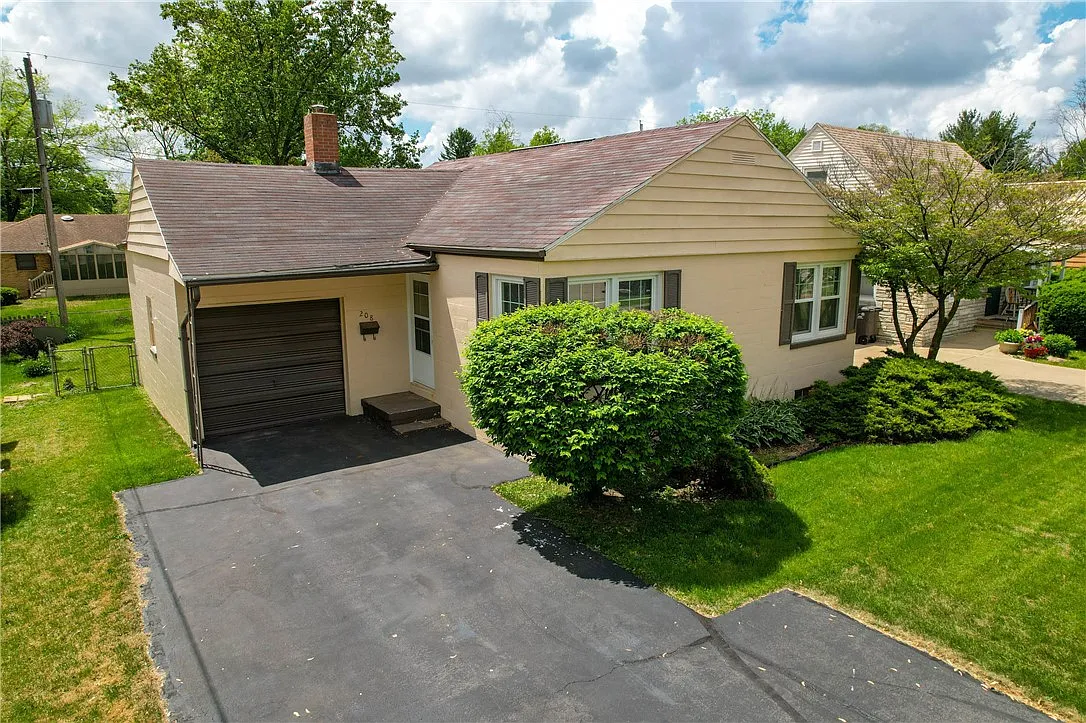 208 W Conron Ave photo 1