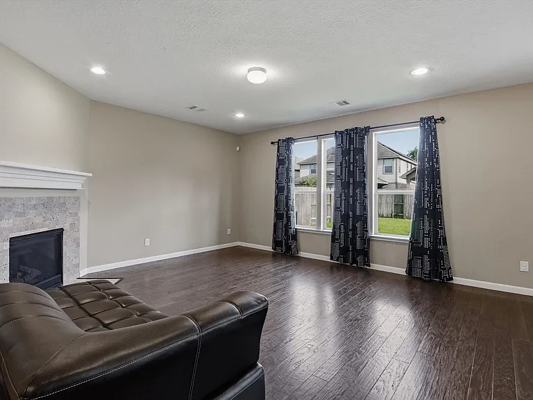 16515 Williamstown Dr — Photo 7