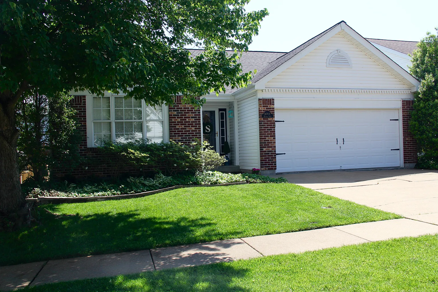16931 Hickory Crest Dr photo 1