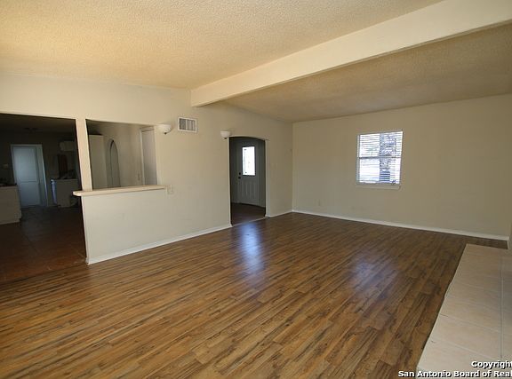 5th image of 154 Oak Valley Dr