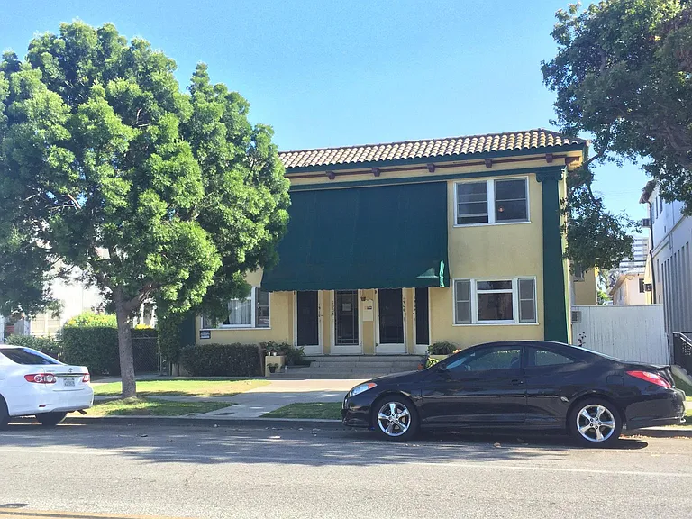 1910 E 3rd St — Photo 25