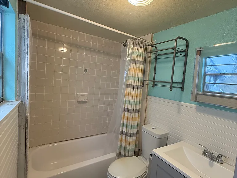 2111 E 16th St #1 — Photo 5