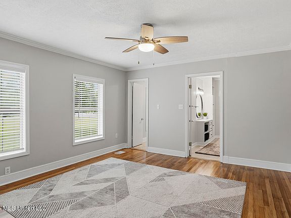 4th image of 224 Mount Salus Rd