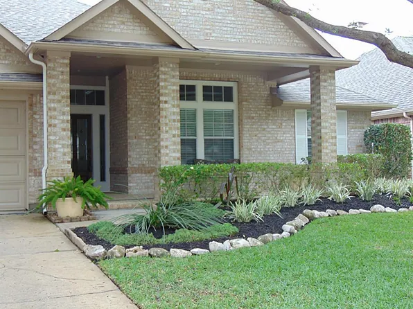 1311 Kingfisher Ct S, Pearland, TX 77584