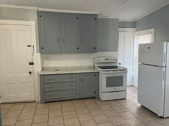 2nd image of 8 Newton St #2