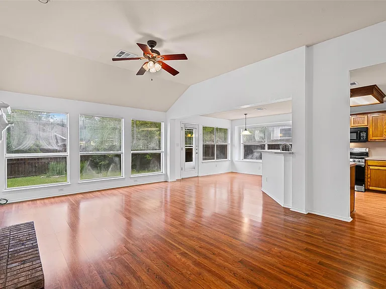 716 Meadow View Dr — Photo 6