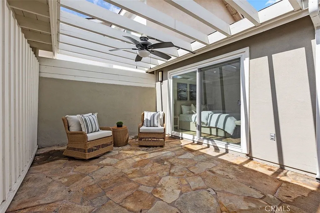 2 bed, 1276 sqft, $4,300 — Photo 2