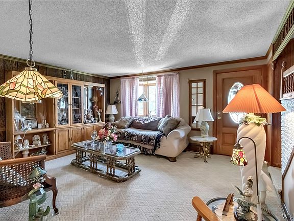 2nd image of 484 Dingens St