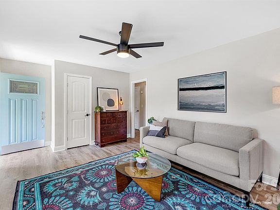 3rd image of 3123 Edsel Pl