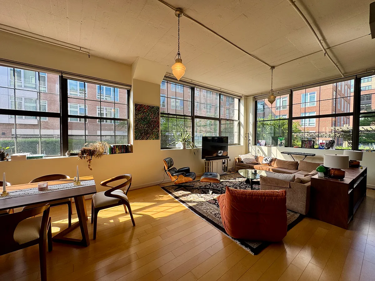 Building Photo - 64 E Brookline St #3