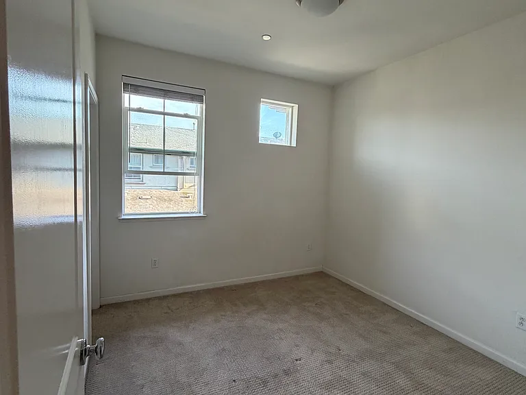 Modern Ice Dr — Photo 5