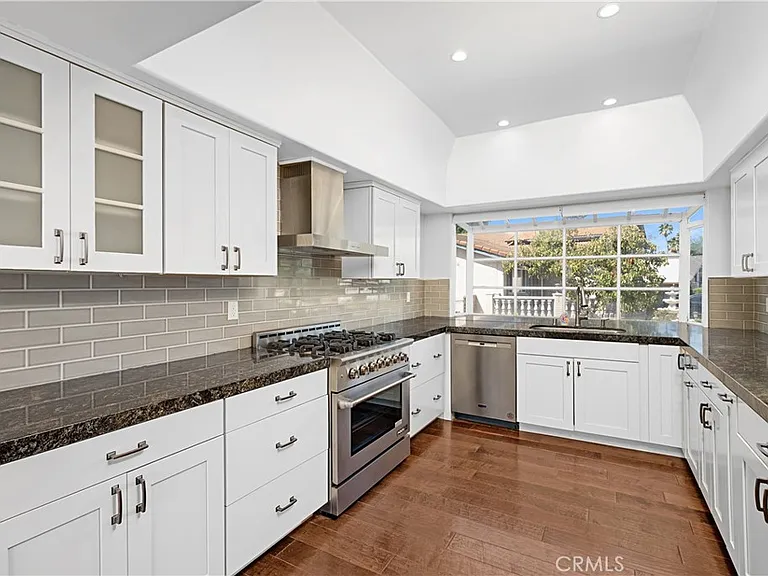 23900 Berdon St — Photo 15