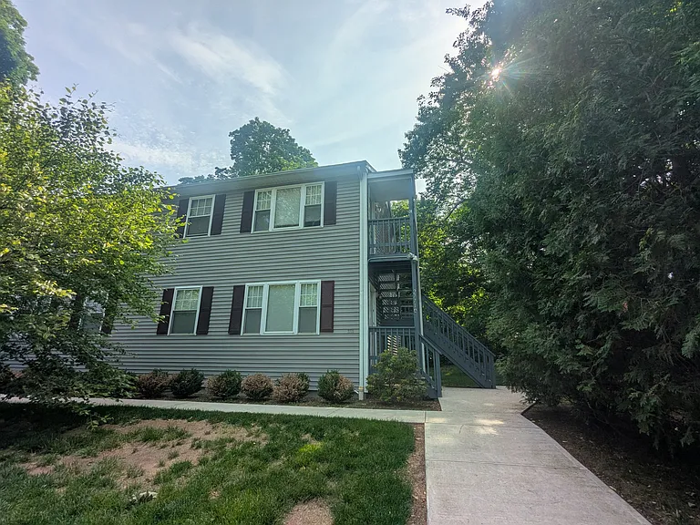2771 Whitney Ave #C — Photo 9