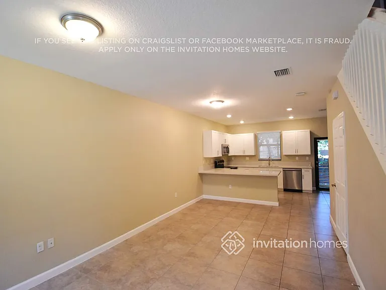 1643 SW 28th St — Photo 3