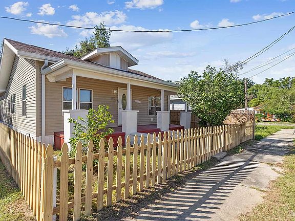 5th image of 803 E Gonzalez St
