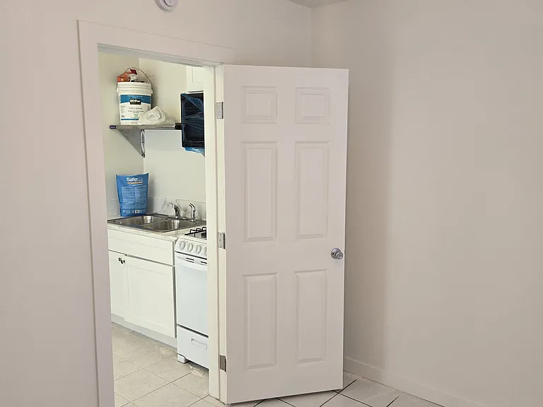 18 E 56th St #18 — Photo 5