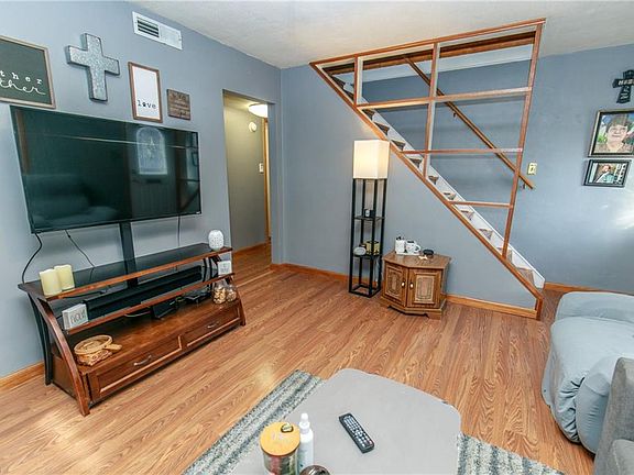 5th image of 2280 Hillside St